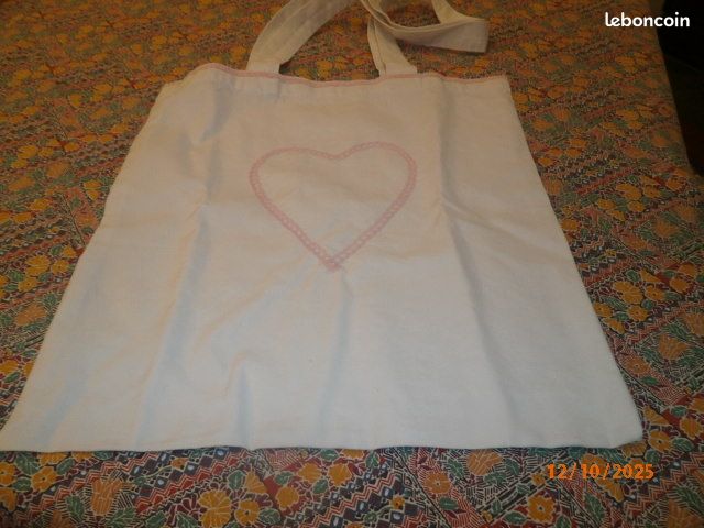 Tote bag (image 1)
