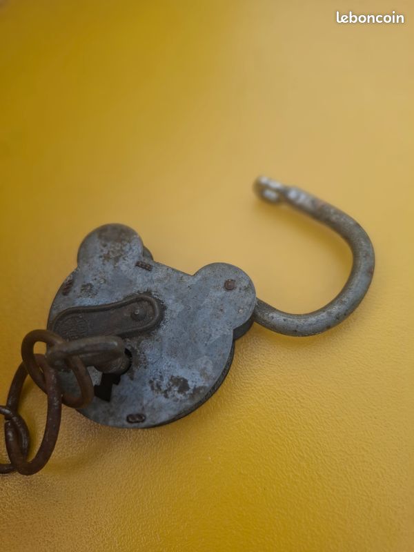 Cadenas émaillé Vintage Années 50 – Violet/blanc Cassé – Fonctionnel Avec Clé