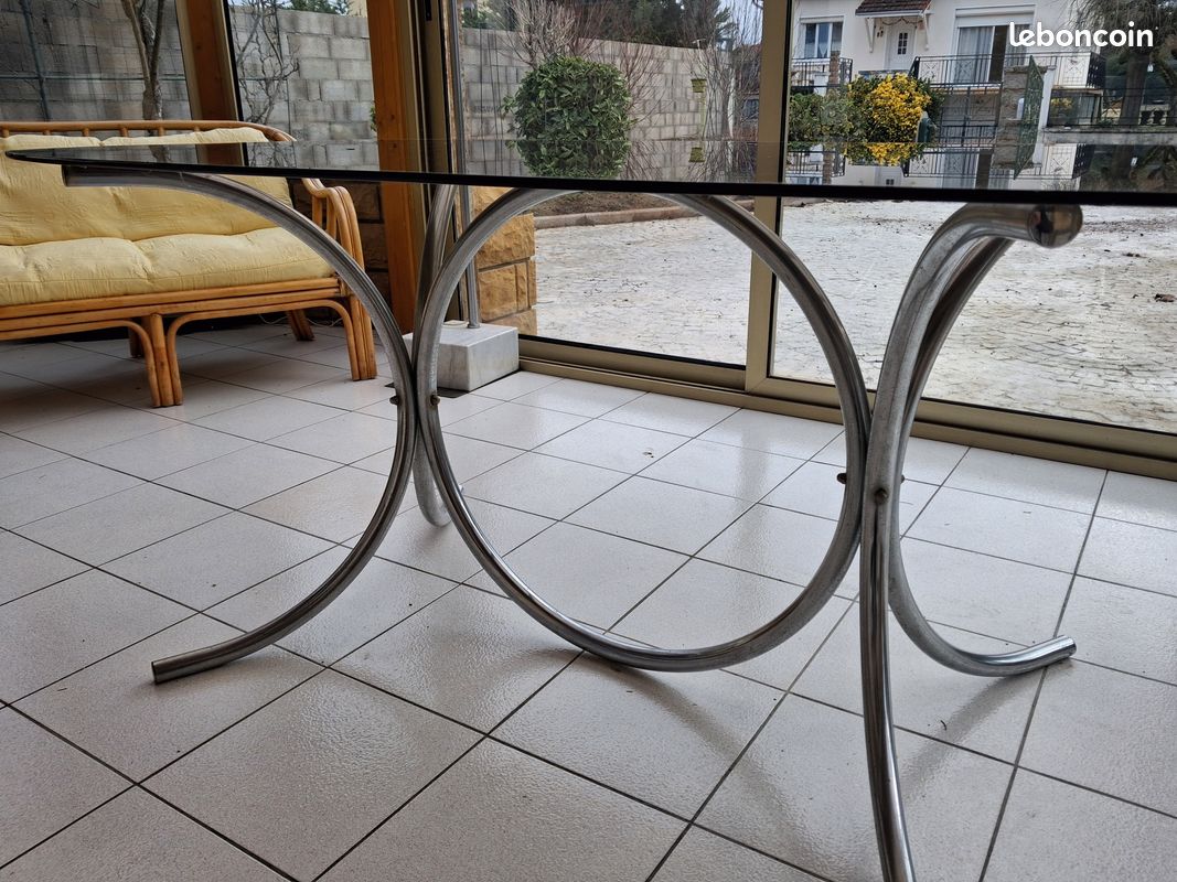 Grande table verre fumé acier chromé année 70 - Ameublement