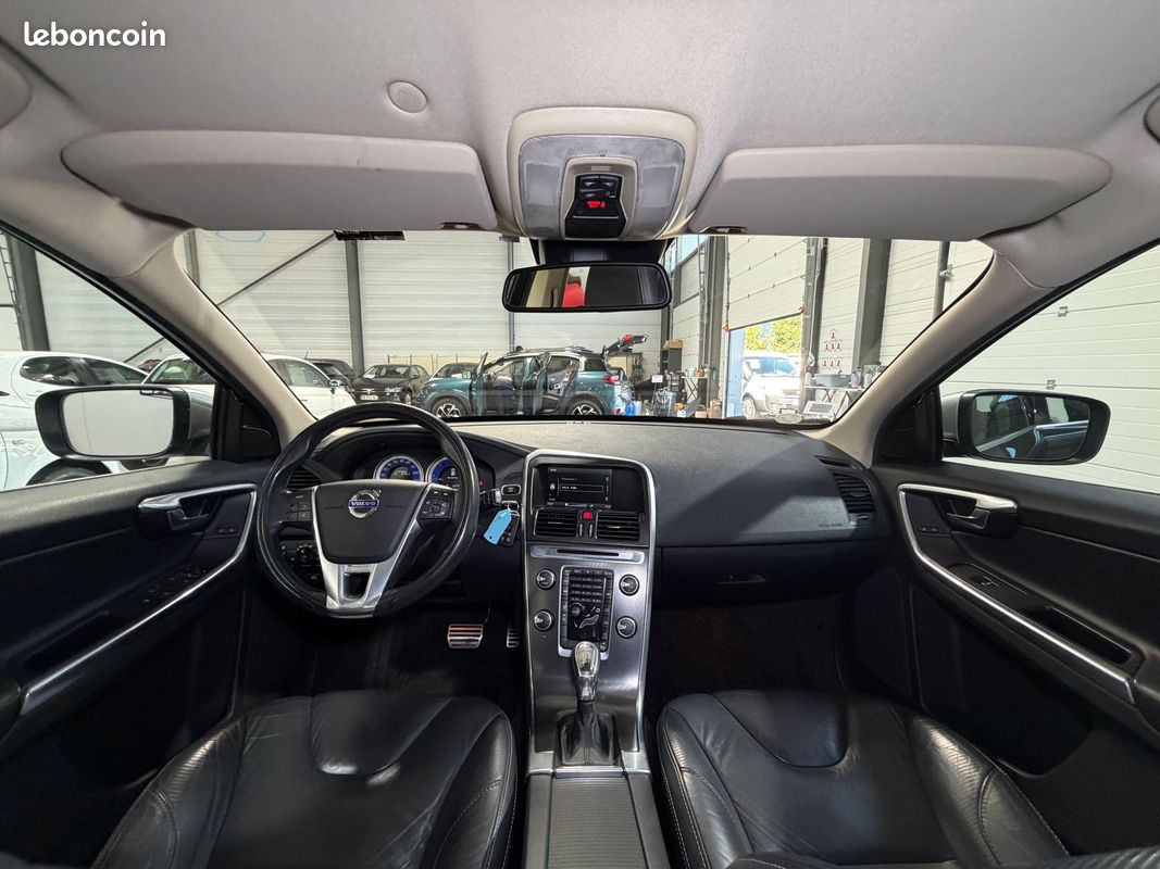 Volvo xc 60 r-design 2.4 d5 awd 215 ch geartronic 4x4 en boite automatique / distribution faite / garantie (image 4)