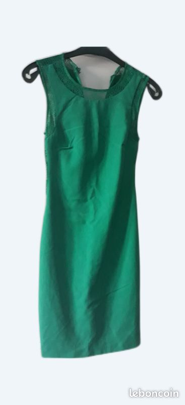 Jolie robe verte coupe droite (image 1)