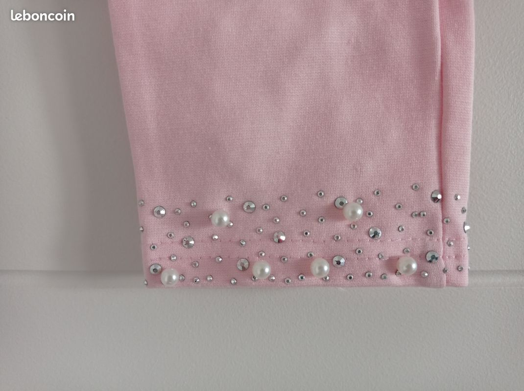 Legging rose clair fille 10 ans habillé perle et strass en forme noeud papillon Neuf étiqueté jamais porté Mini tâche. Voir photo 3 Matière un peu épaisse Taille élastique (image 4)