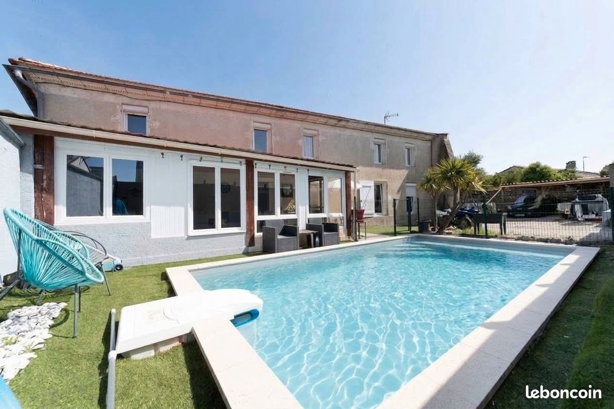 Maison 6 pièces 219 m² · à Anglade · 219 m² · 220 000 €