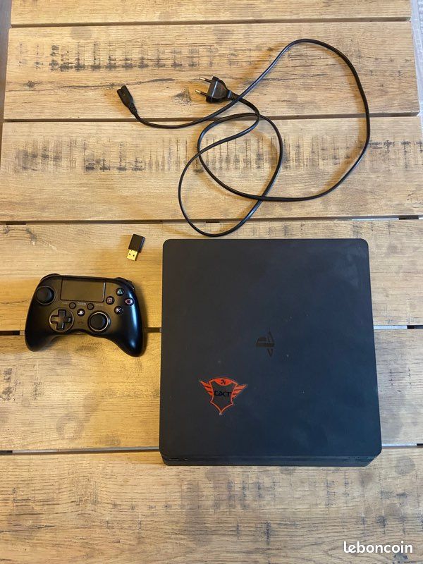 Ps4 slim 1To (image 1)