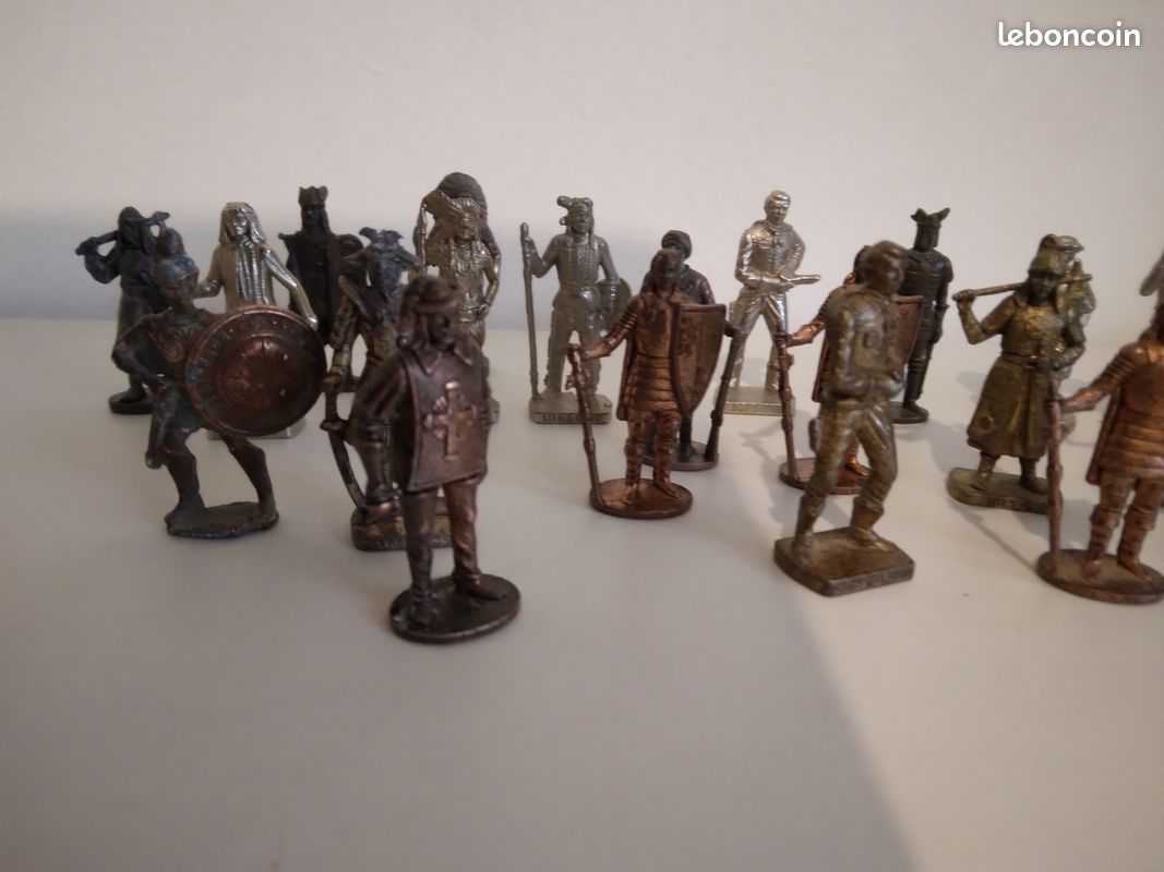 Lot De Figurines Soldats Far West - Cowboys Et Indiens En Plastique Vintage (Cofalu + Divers)