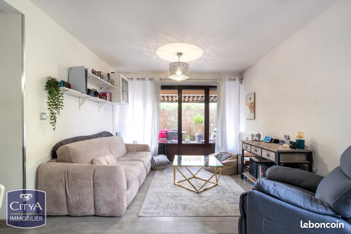 Appartement 3 pièces 77 m² · à Vénissieux · 77 m² · 200 000 €