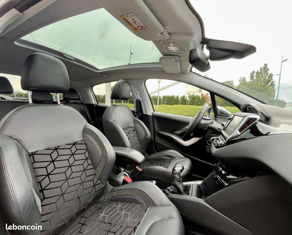 Peugeot 208 1.2 puretech 110ch feline 5cv 5p (image 12)