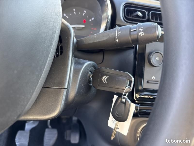Citroen C3 1.2 PureTech 83ch S&S Feel 122-123g (image 16)