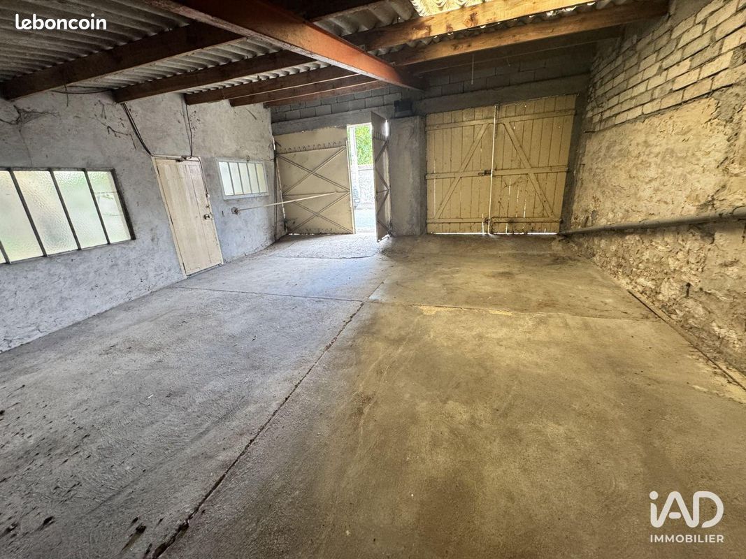 Parking 70 m² · à Montereau-Fault-Yonne · 70 m² · 500 €/mois