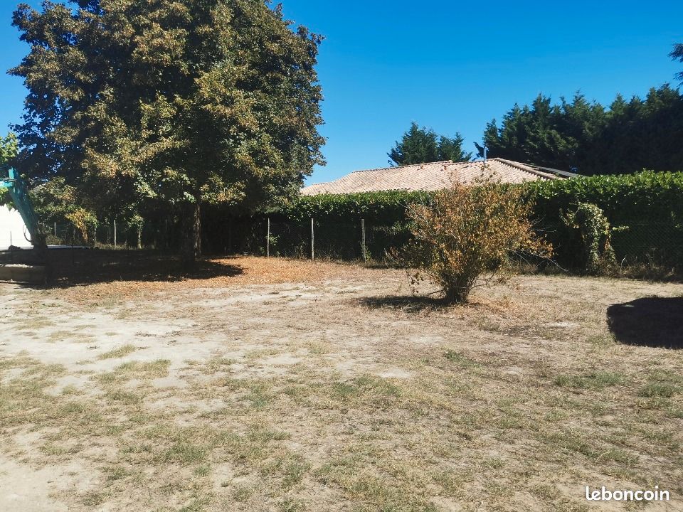 Terrain 603 m² Landiras · 60 000 €