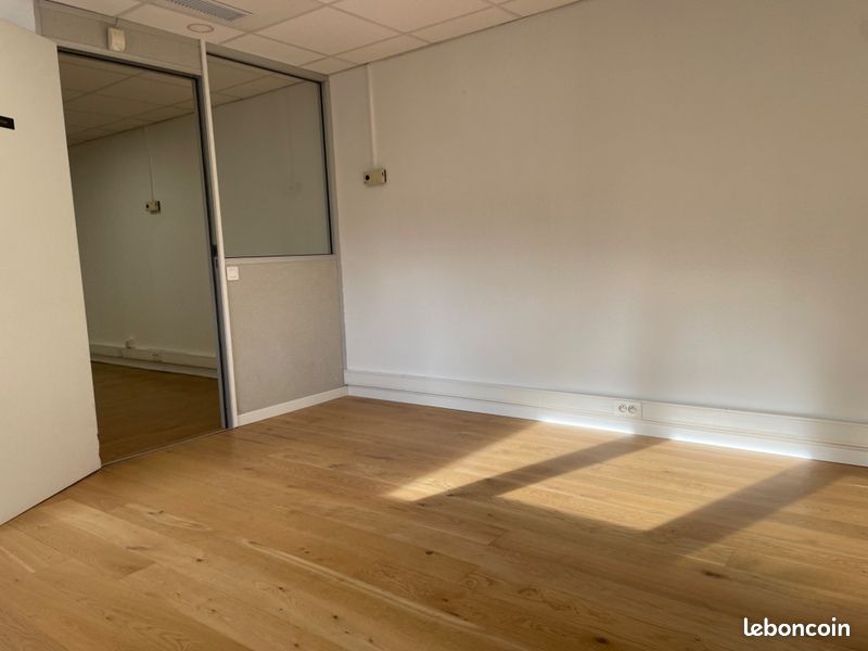 Bureau 123 m² (image 1)