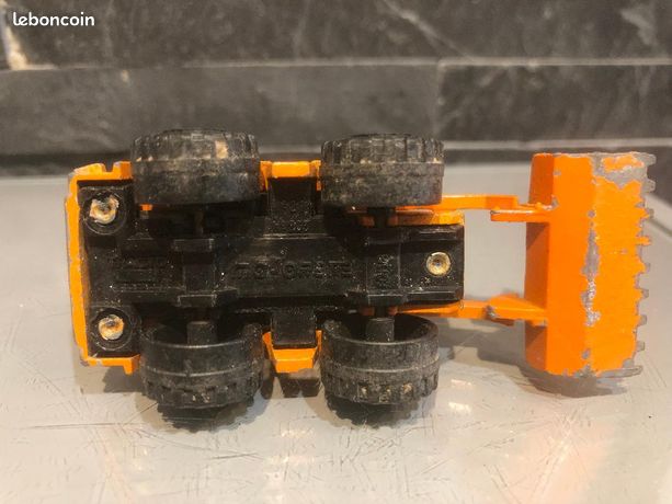 MAJORETTE LOT DE 2 FORD N°241 1/100 + TRACTO N°211 N°263 1/87 ANCIENNE