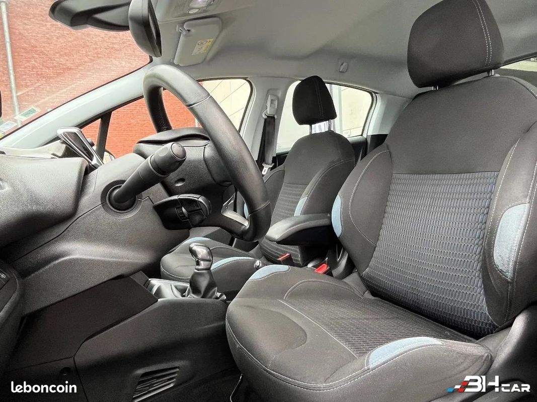 Peugeot 208 GENERATION-I 1.2 PURETECH 80 ALLURE (image 8)