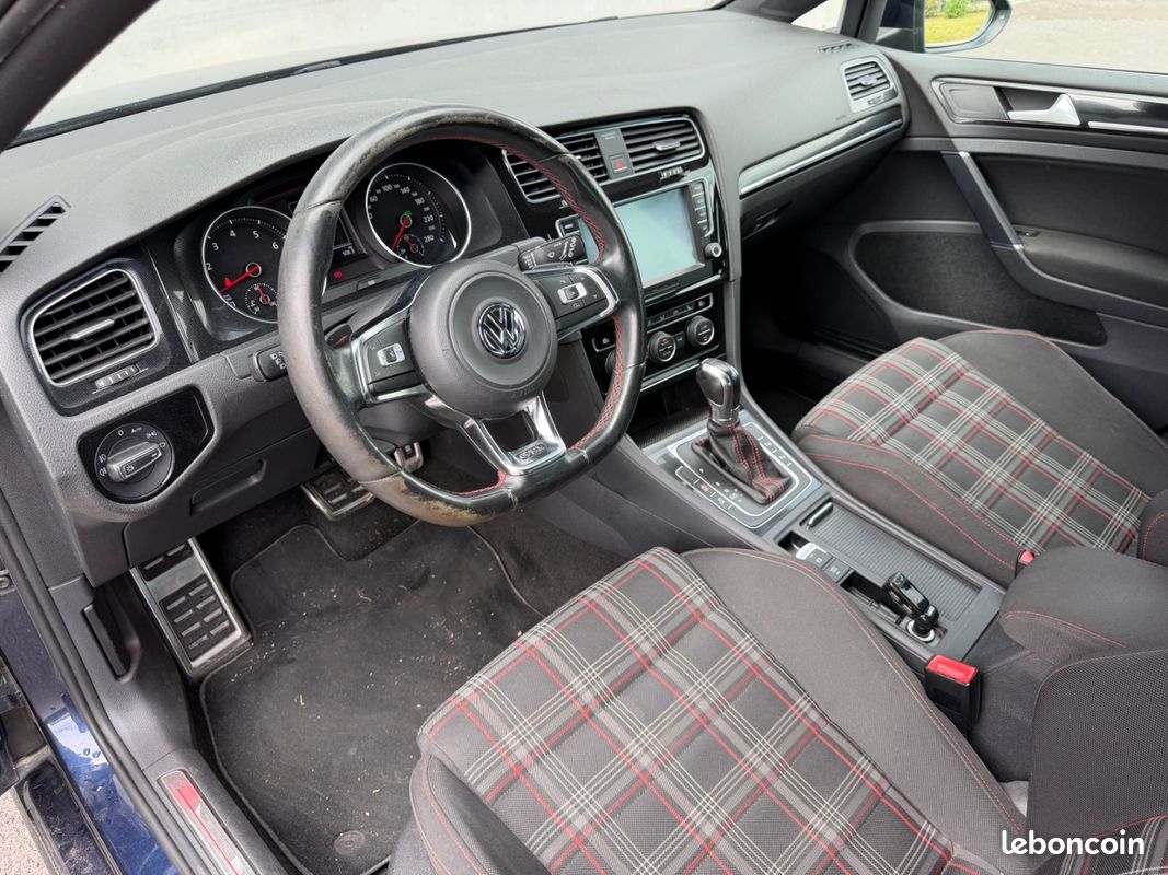 VOLKSWAGEN GOLF 7 GTI 2.0 TSI 220ch DSG6 - Sièges Chauffants / Carnet d'entretien - (image 18)