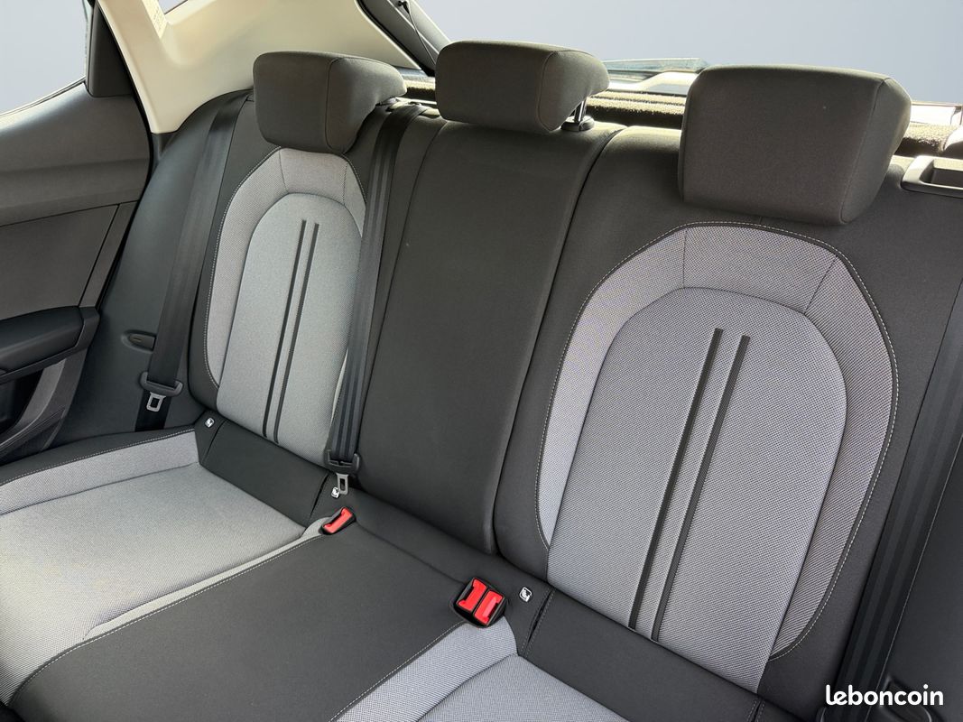 SEAT Leon 1.5 eTSI Hybrid 115 DSG7 Copa (image 14)