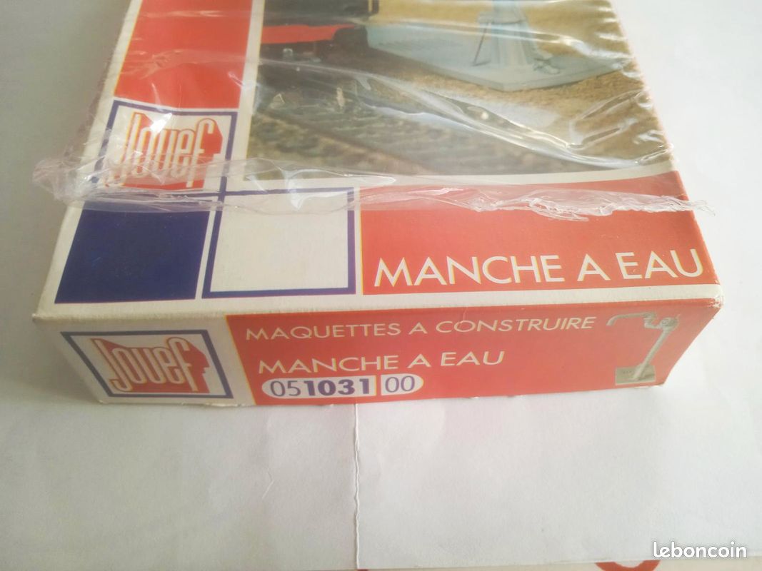 JOUEF maquette à monter grue + manche à eau + tas charbon JOUEF maquette à monter grue + manche à eau + tas charbon