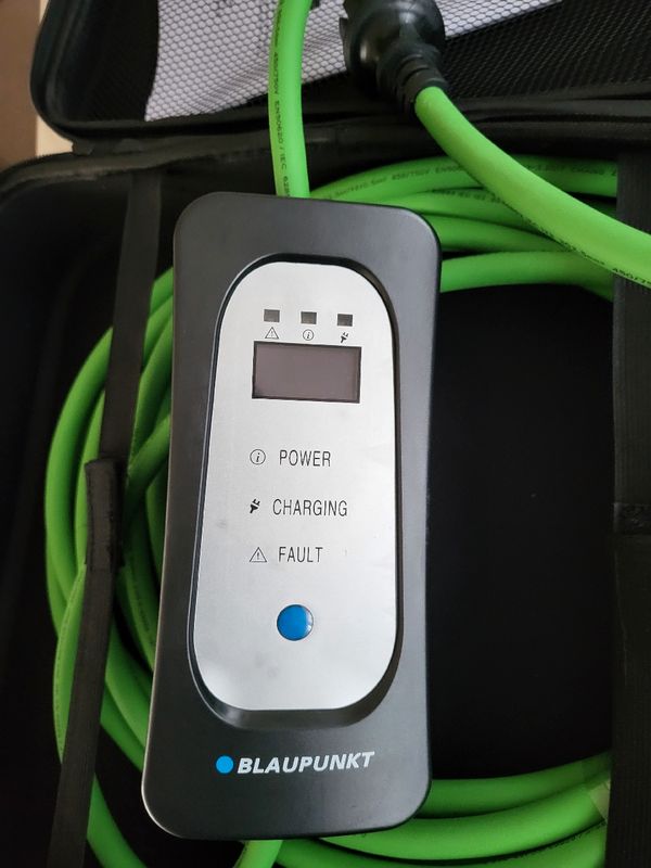 Chargeur portable avec prise domestique pour véhicule électrique (3,7kW,  Type 2)