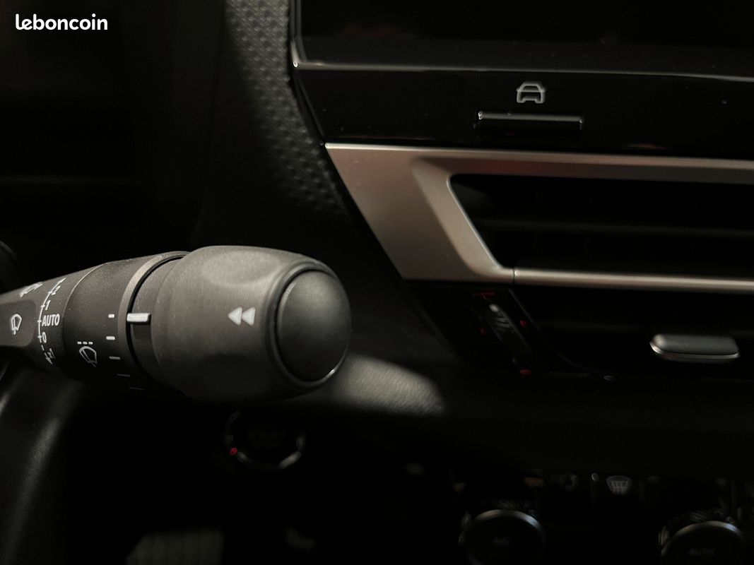 Citroen C4 1.2 HYBRIDE 145 S&S BUSINESS AUTOMATIQUE (image 26)