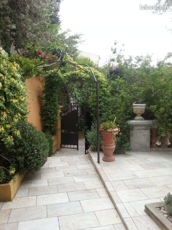 Centre Menton STUDIO RDJ VILLA 2 personnes. Mer à 700mètres