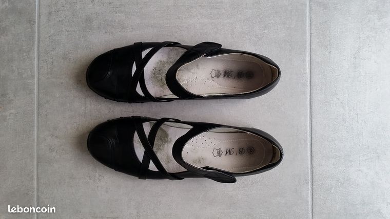 Chaussures ballerines babies noires