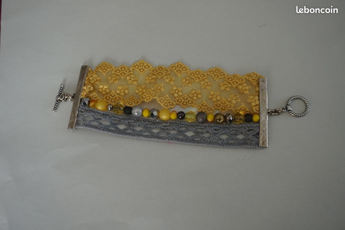 Bracelet manchette dentelle