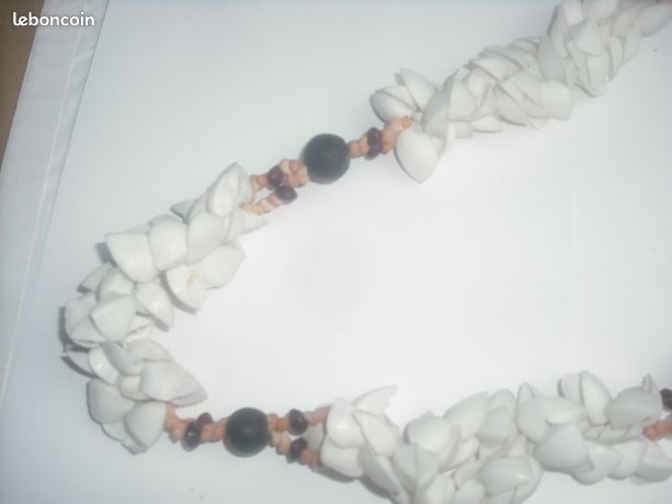 Collier Coquillages Nouvelle-Calédonie – Fabrication Artisanale – Pièce Unique