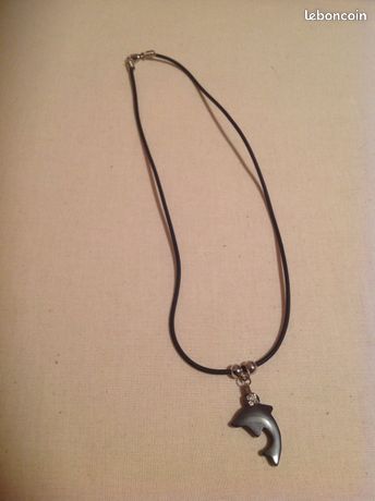 Collier pendentif dauphin
