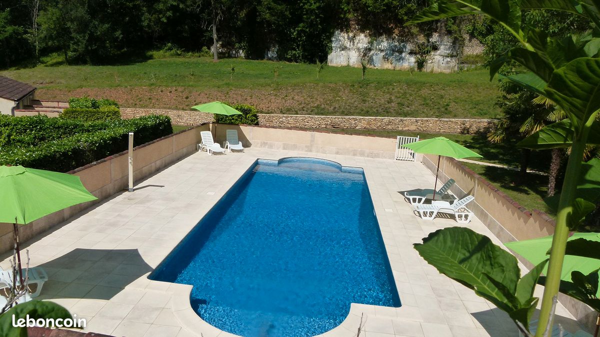Petite Maison Avec Piscine A Sarlat Pour 2 3 Personnes Locations Gites