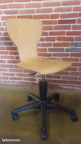 Chaise de bureau à roulettes